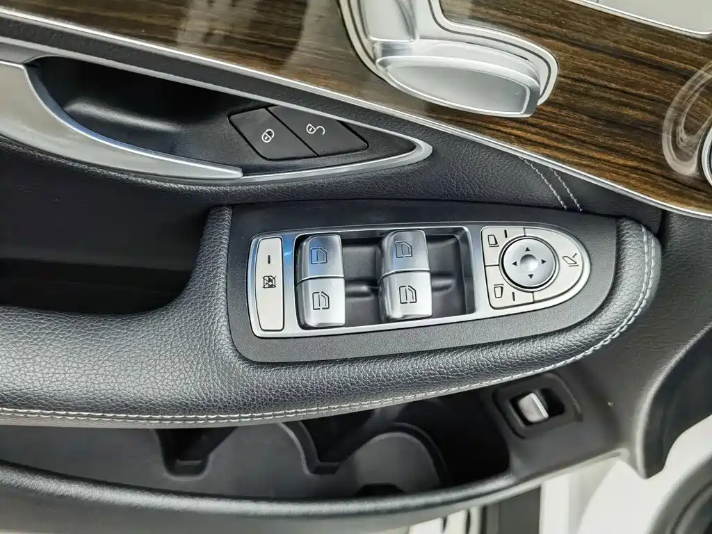 Фото 9 - Mercedes-Benz GLC