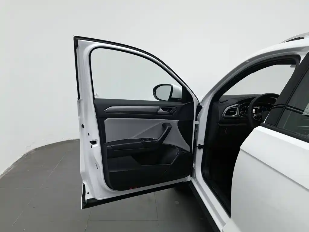 Volkswagen T-ROC 2025 2025 Facelift 300TSI DSG 2WD Dawn Edition