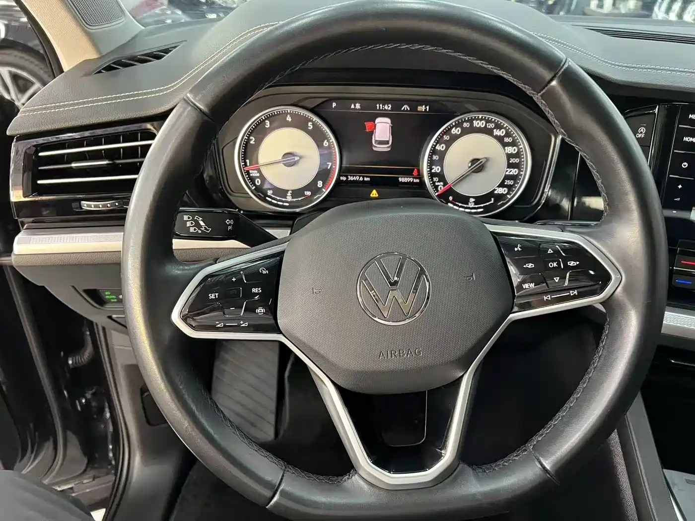 VOLKSWAGEN TOUAREG