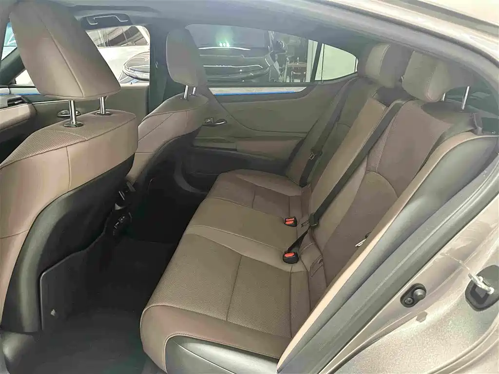 Lexus ES 2026 2025 200 Ultimate Edition