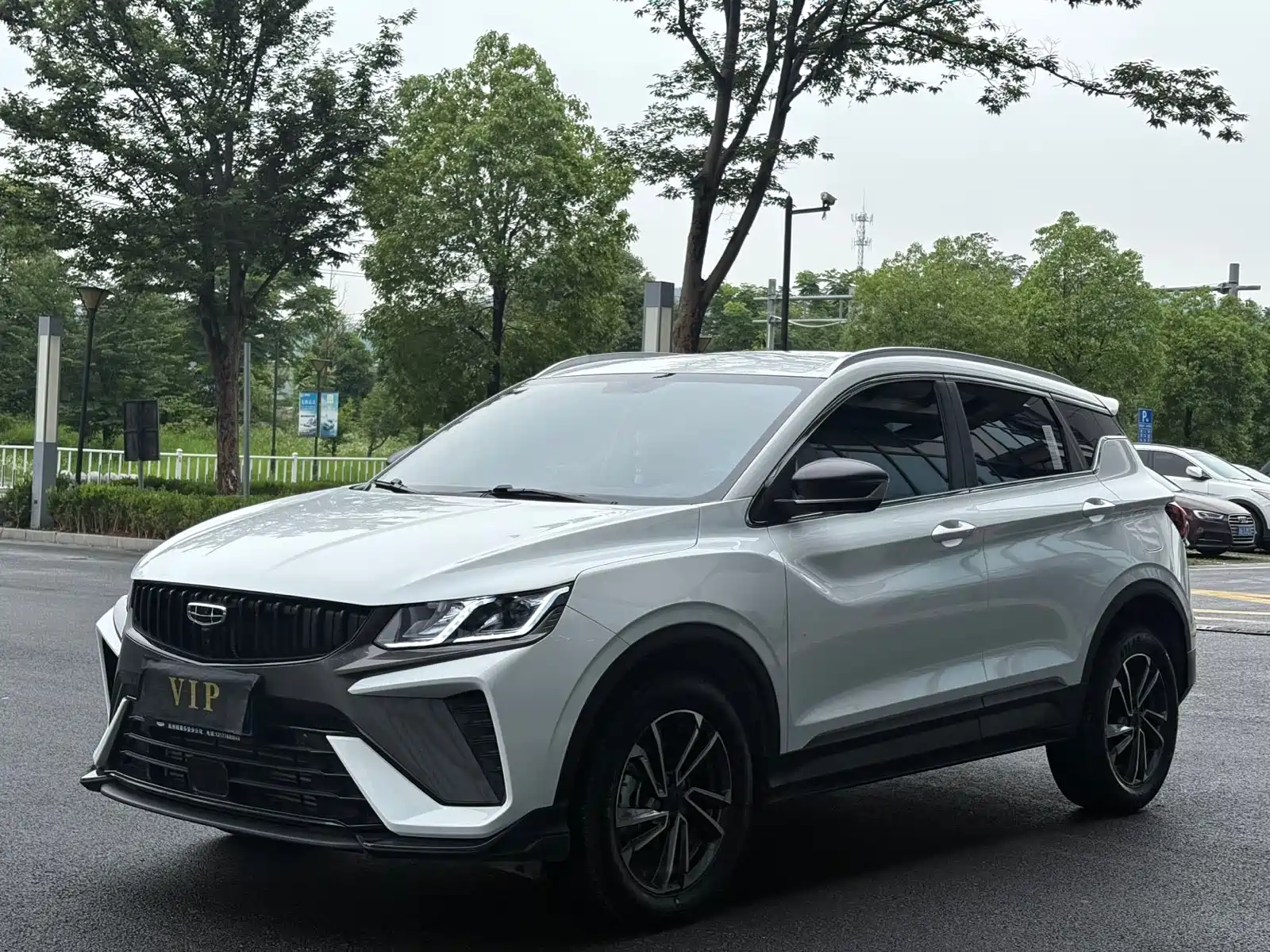 Фото 2 - Geely Coolray