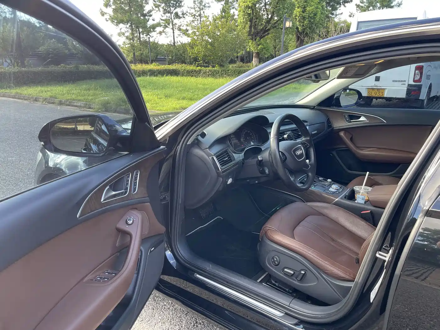 Фото 5 - Audi A6L