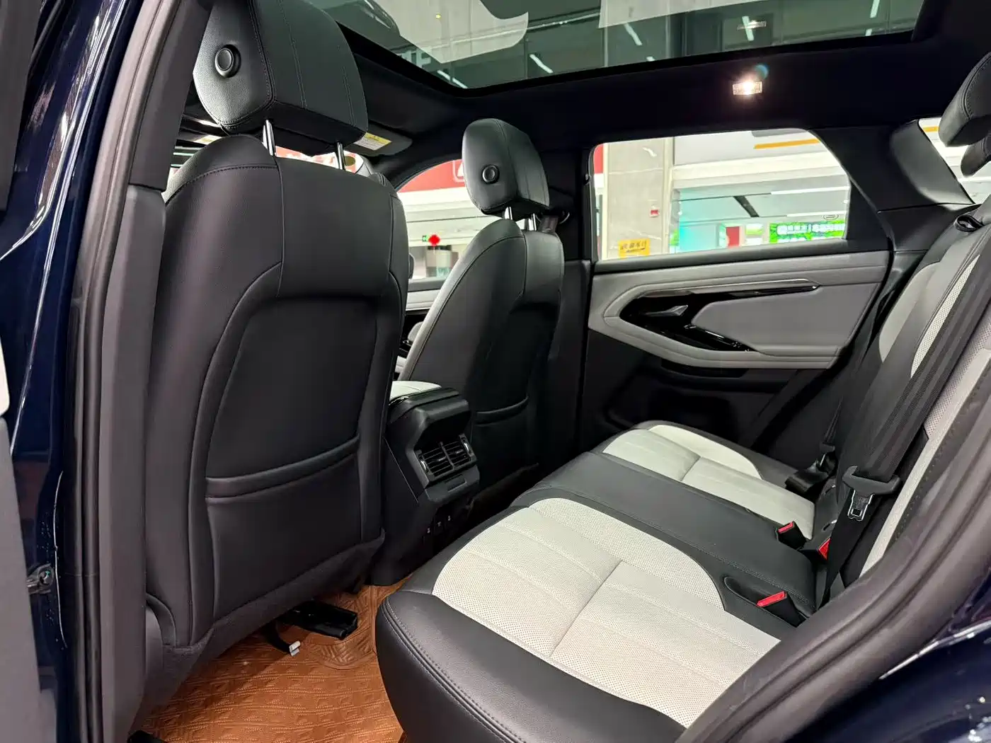 Land Rover Range Rover Evoque 2020 249PS R-DYNAMIC S Sport Edition фото 5