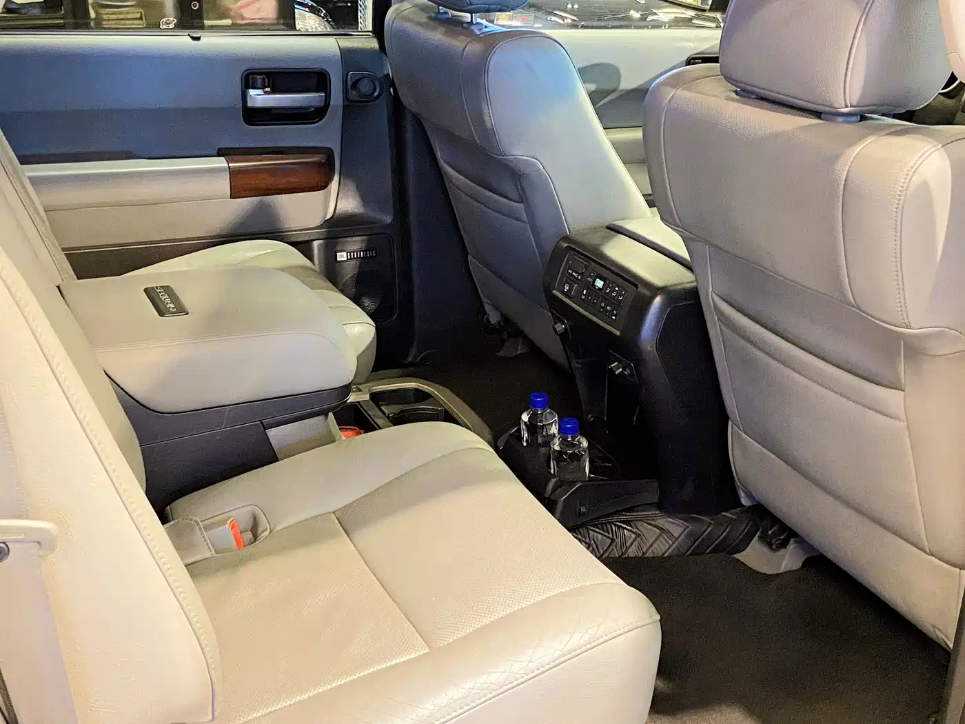 Toyota Sequoia 2011 2010 5.7 Platinum Edition