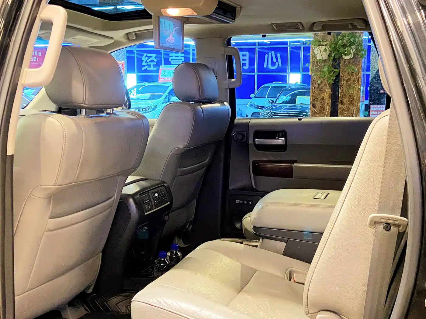 Toyota Sequoia 2011 2010 5.7 Platinum Edition