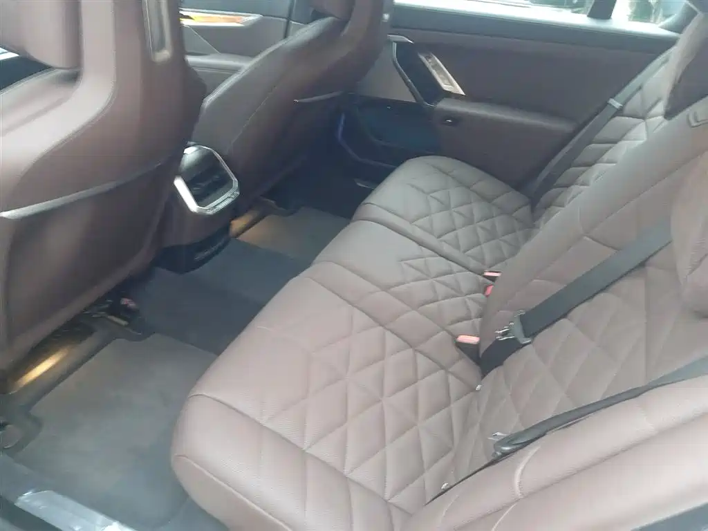 BMW 7 Series 2023 Model 735Li Luxury Package фото 9