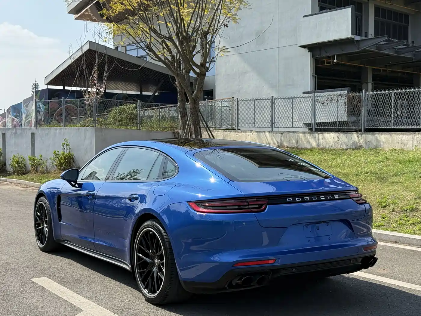 Porsche Panamera New Energy 2017 Panamera 4 E-Hybrid Executive Long Wheelbase 2.9T фото 13