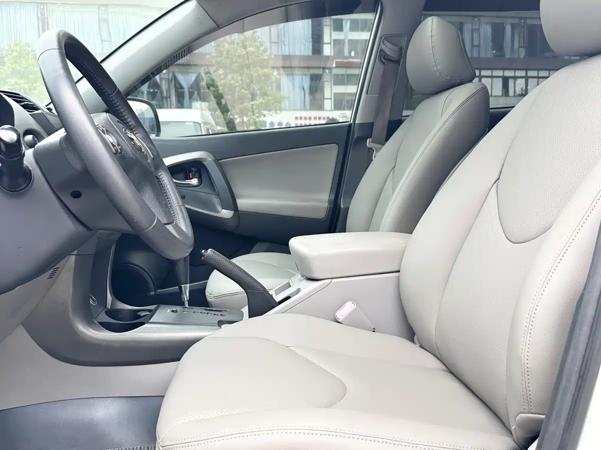 Toyota RAV4 Rongfang 2009 2.4L Automatic Luxury Navigation Edition фото 4
