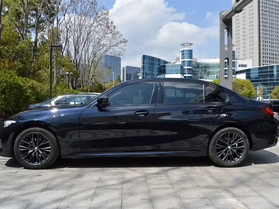 BMW 3 Series 2023 325Li M Sport Black Night Package фото 2