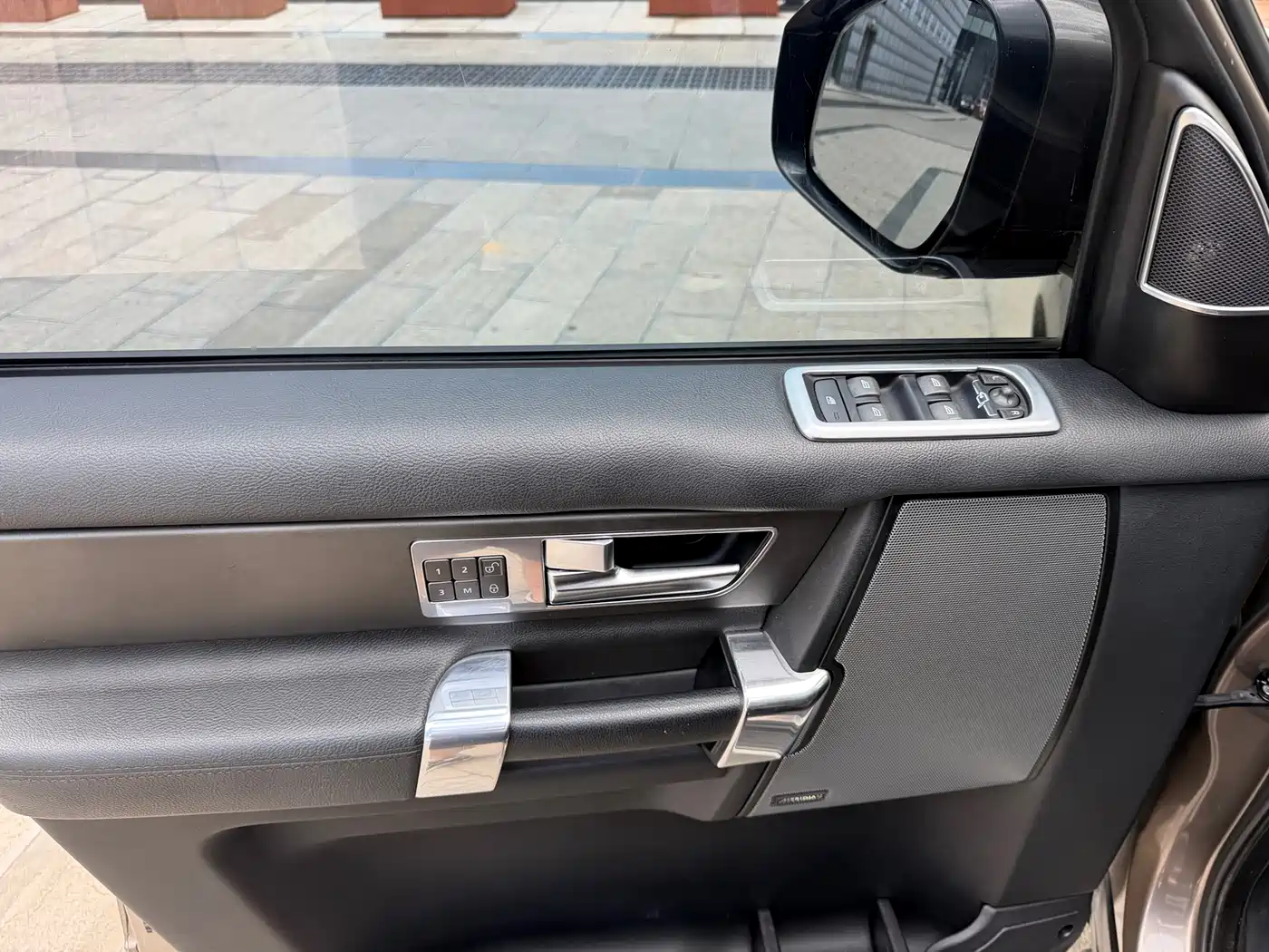 Land Rover Discovery 2016 3.0 SC V6 HSE фото 3