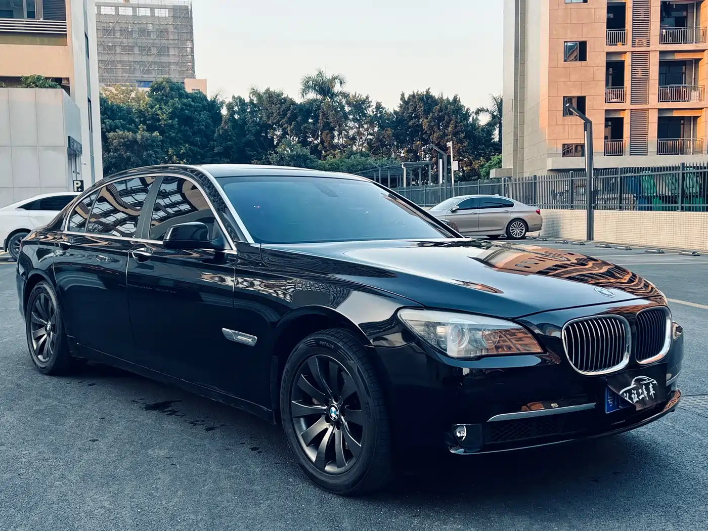 BMW 7 Series 2009 Model 740Li Leading Edition фото 2