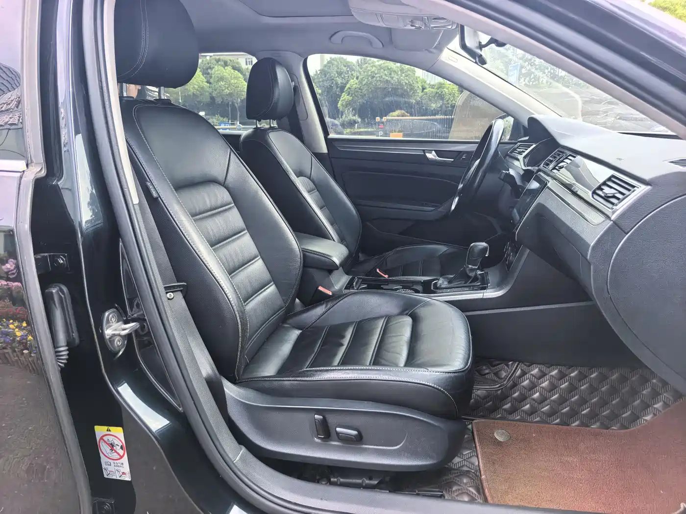 Volkswagen Passat 2017 280TSI DSG Prestige фото 9