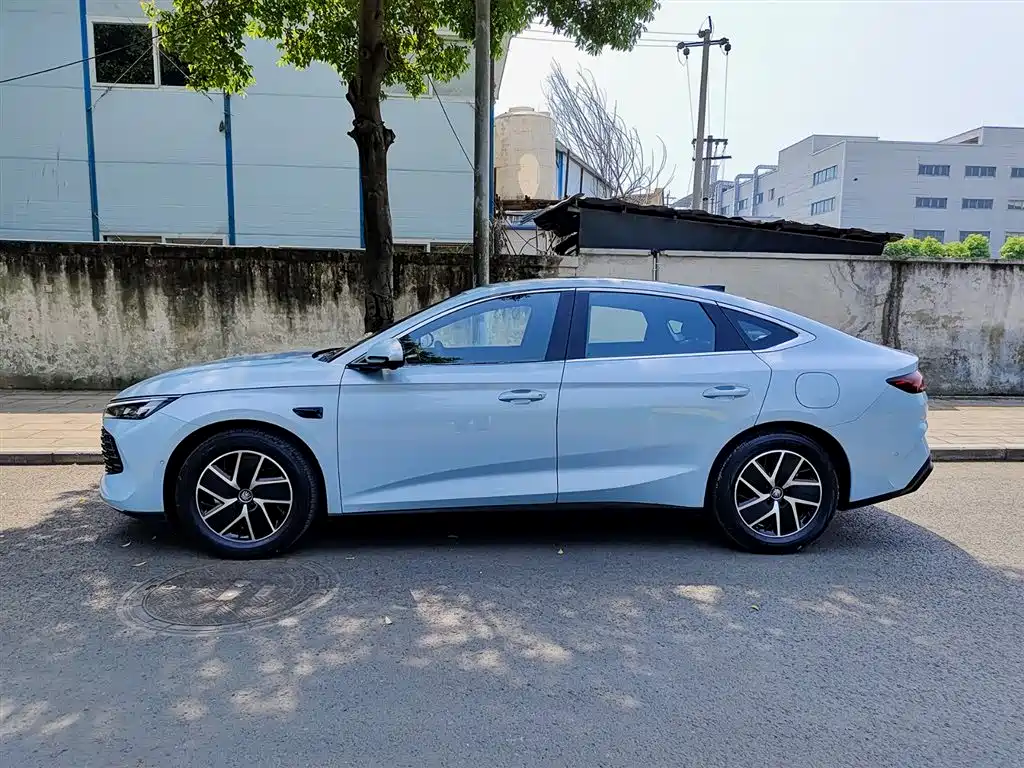 BYD Qin L 2025 DM-i Smart Drive Edition 120KM Surpassing фото 3