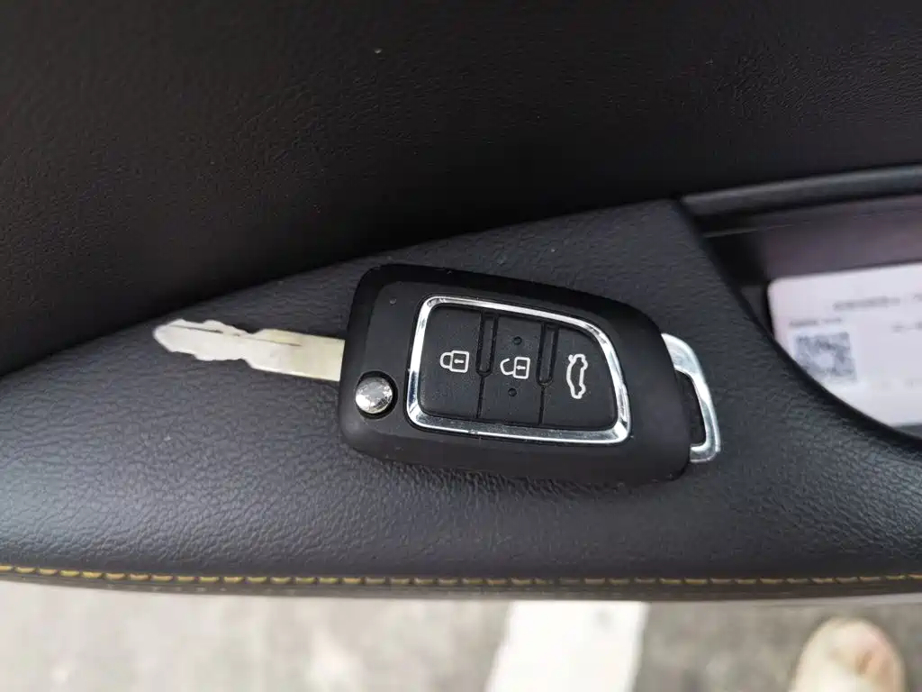 Dongfeng Aeolus Dongfeng Fengshen AX4 2019 2017 1.6L DCT Trendy