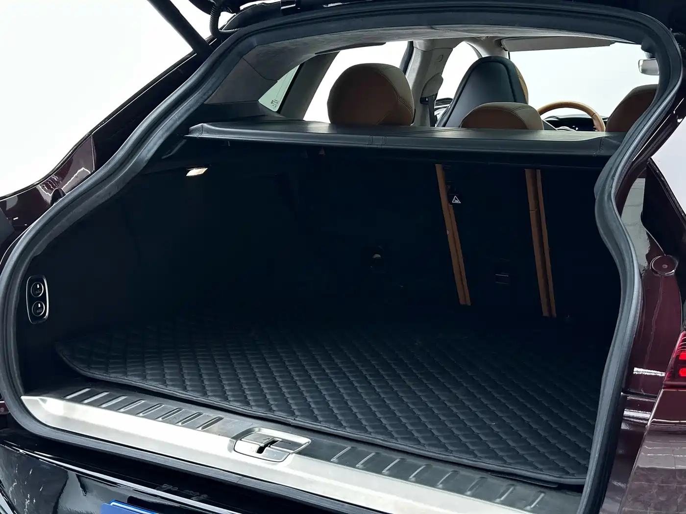 Фото 27 - Aston Martin DBX