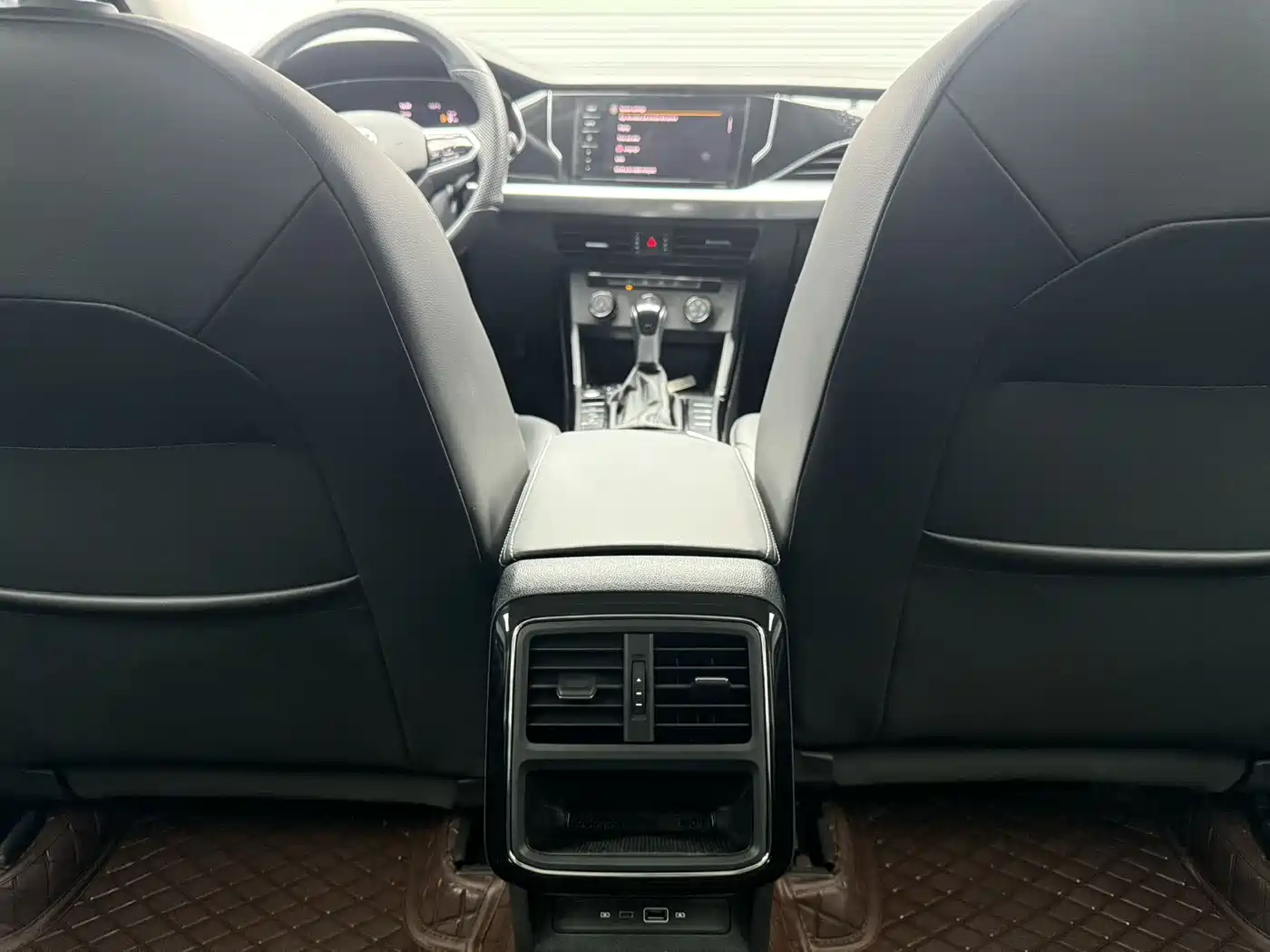 Volkswagen Passat 2024 280TSI Business Edition фото 21