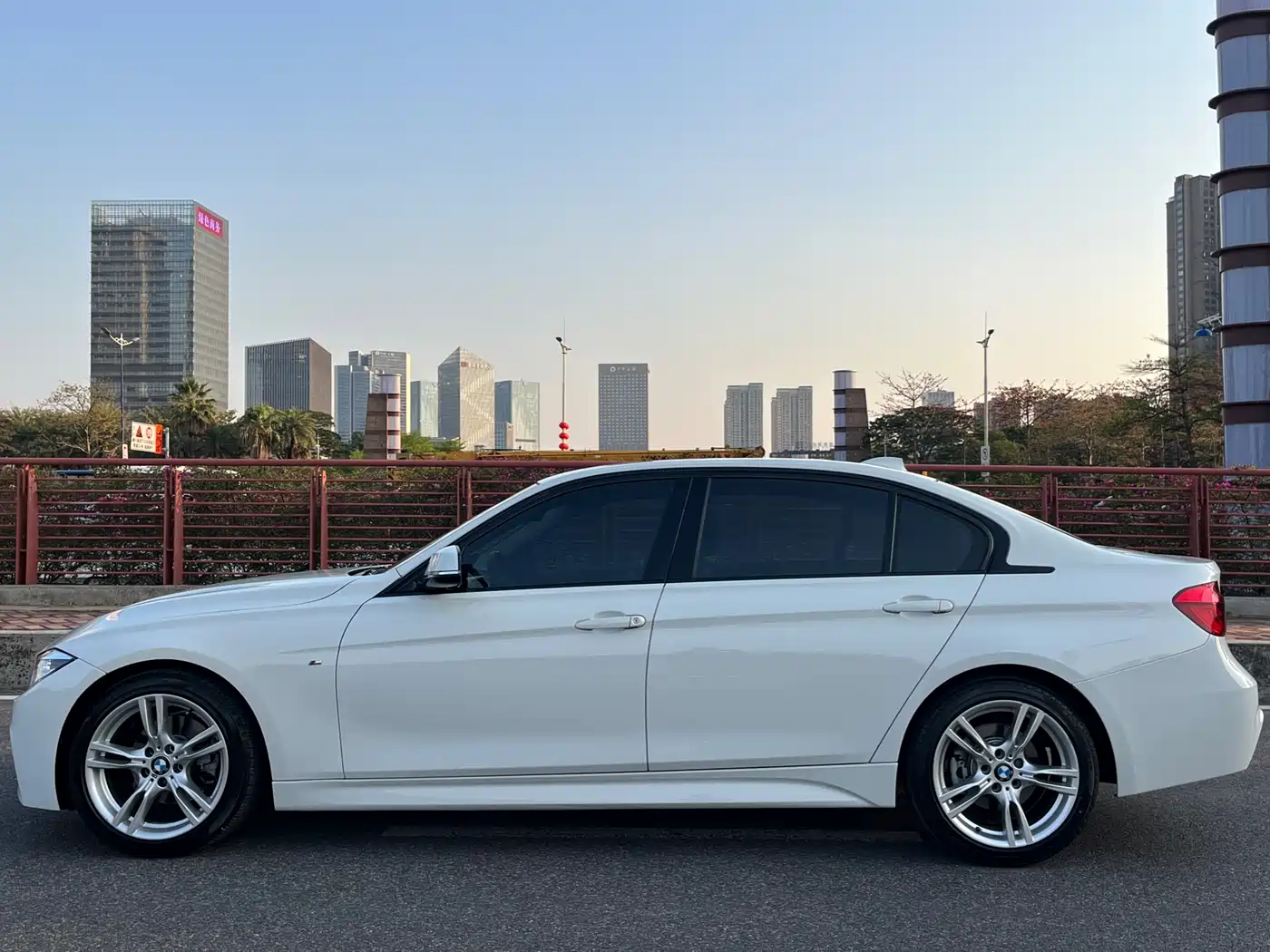 BMW 3 Series 2017 320Li M Sport фото 15