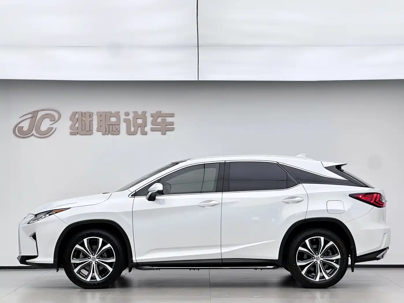 Фото 3 - Lexus RX
