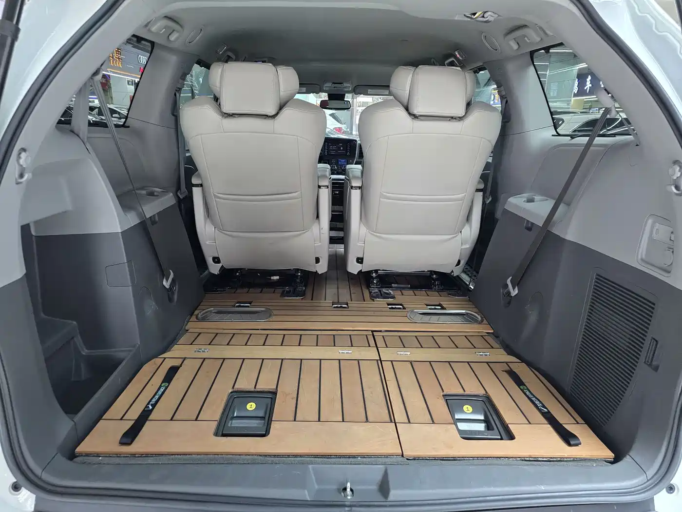 Toyota Sienna 2015 3.5L 4WD L фото 21