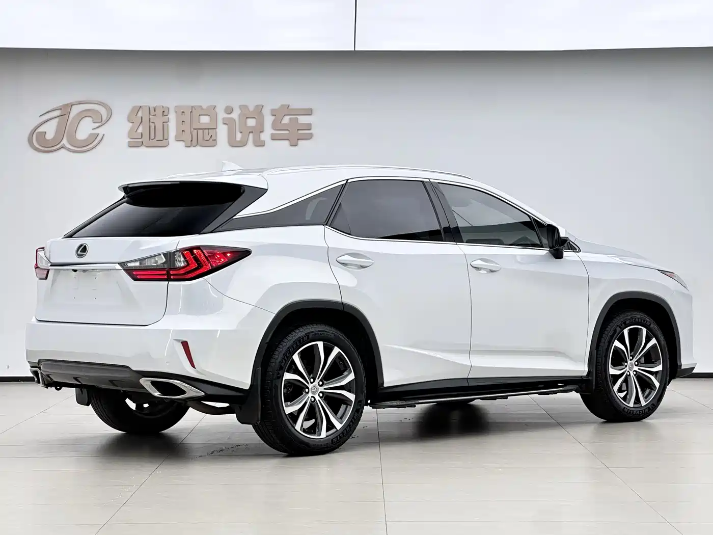 Фото 4 - Lexus RX