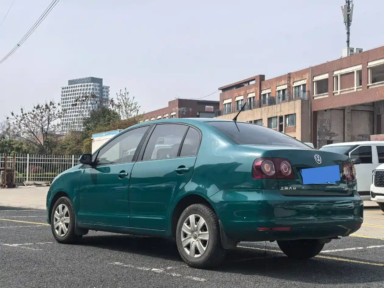 Volkswagen Polo 2013 1.4L Manual Trend Edition фото 2