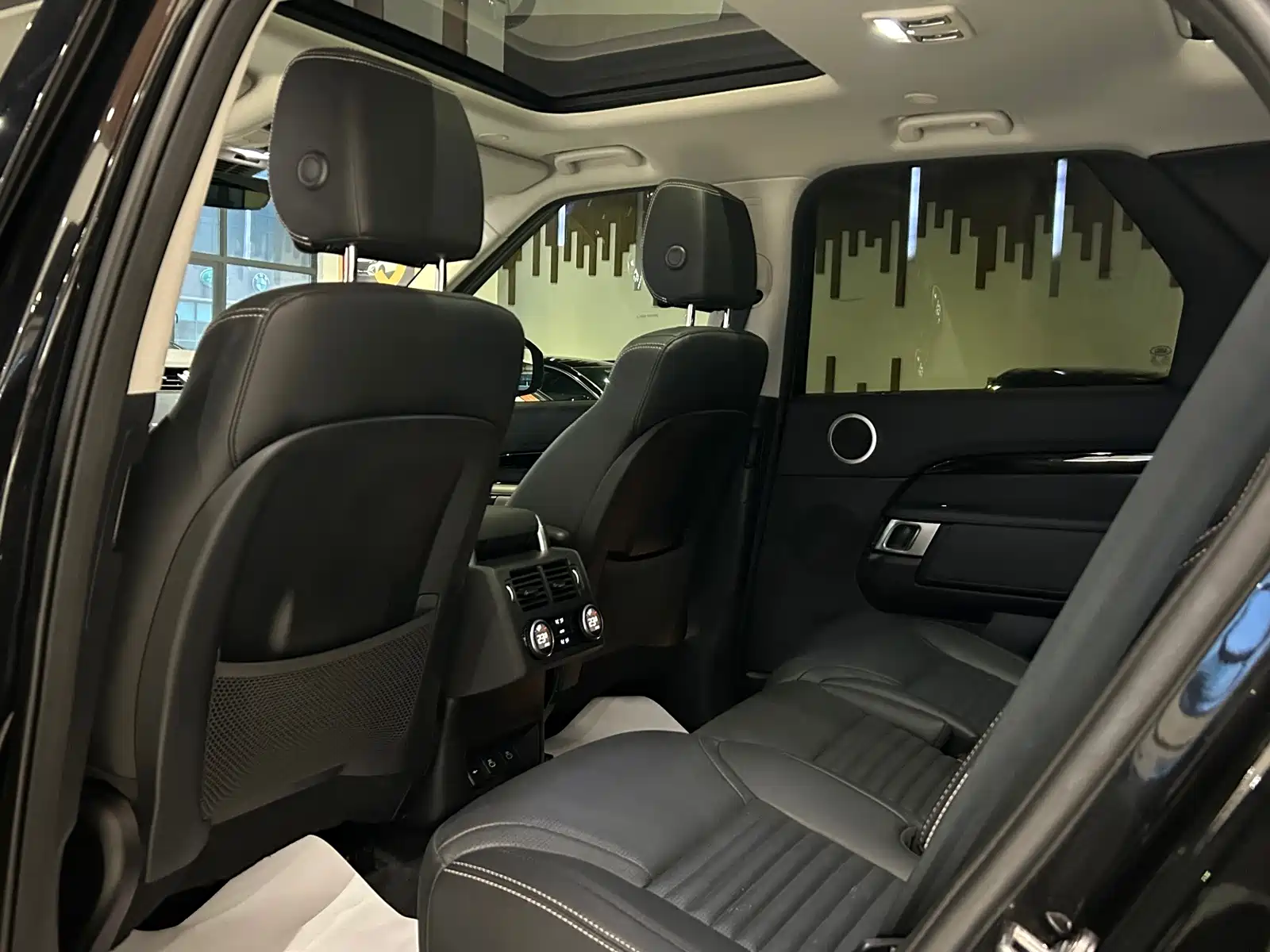 Фото 18 - Land Rover Discovery