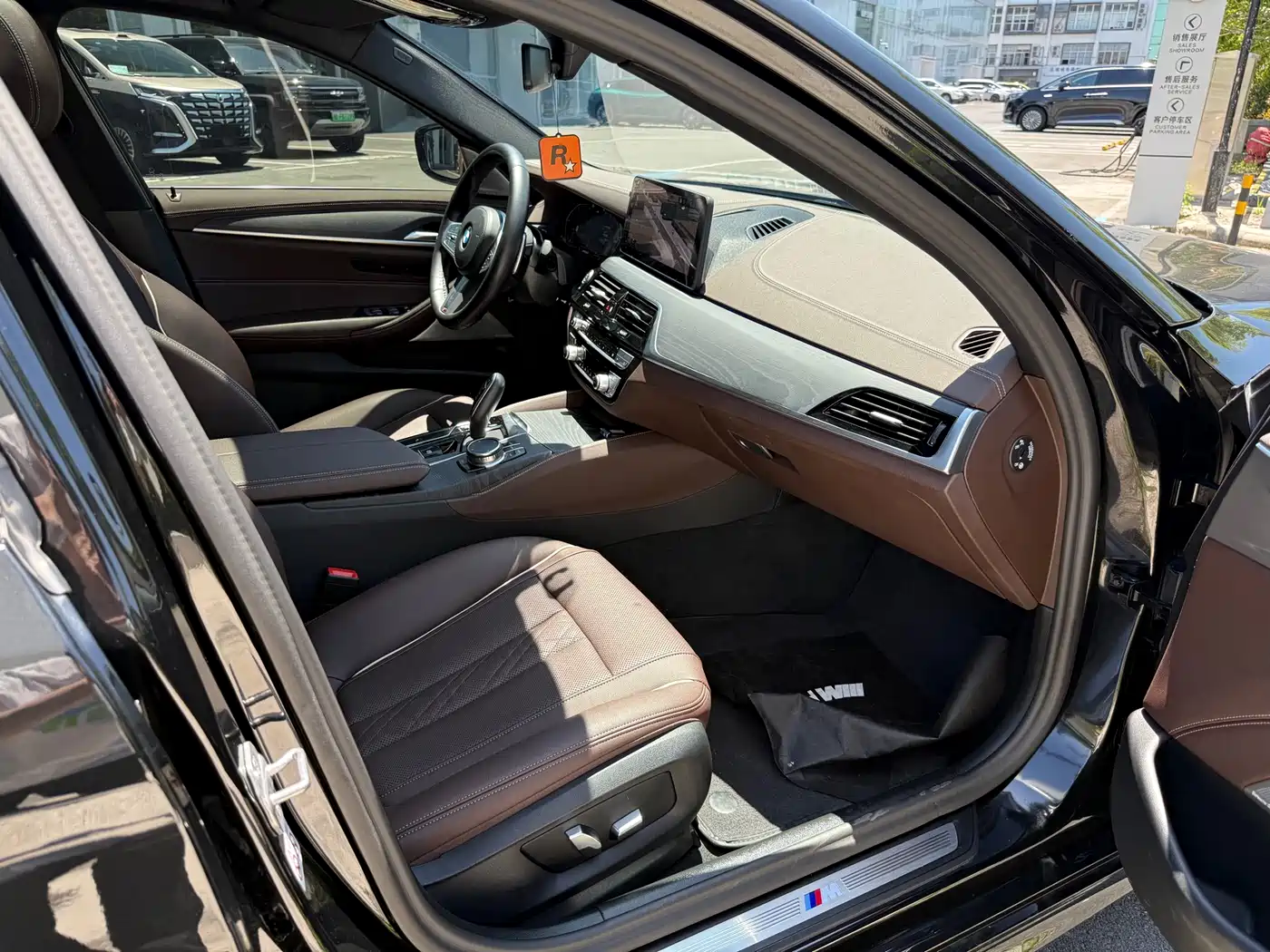 BMW 5 Series 2023 530Li Leading Luxury Package фото 12