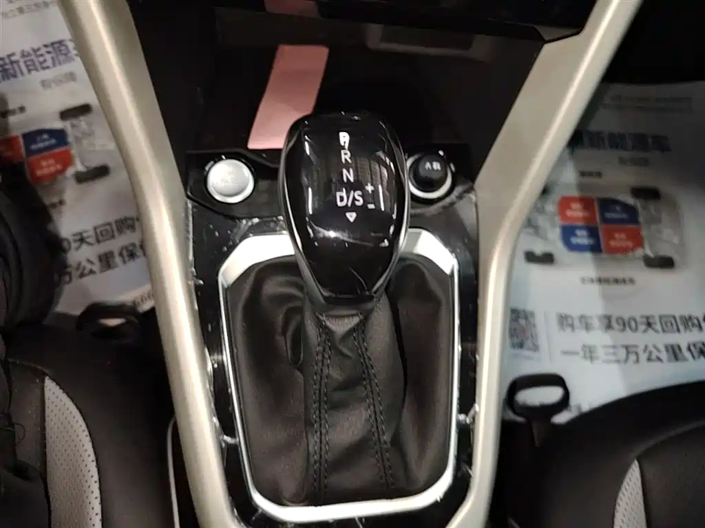 VOLKSWAGEN T-ROC EXPLORING SONGS