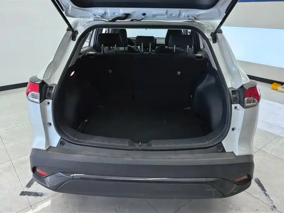Toyota Frontlander 2023 2.0L CVT Elite Edition фото 4