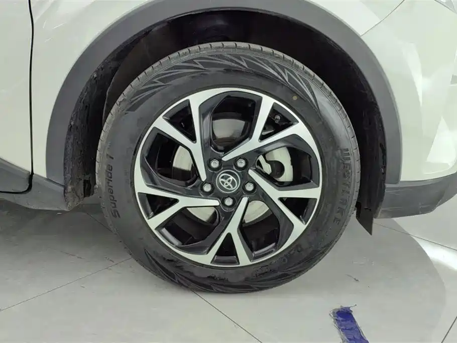 Toyota C-HR 2018 2.0L Leading Sunroof Edition China VI фото 6
