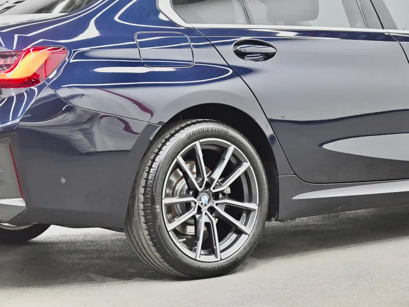 BMW 3 Series 2023 325Li M Sport Package фото 34