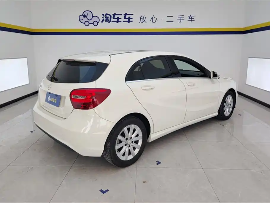 Mercedes-Benz A-Class (Import) 2016 A 180 фото 3