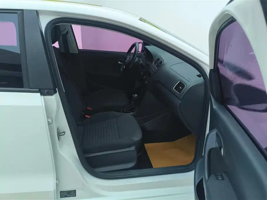 Volkswagen Polo 2016 1.6L Automatic Comfort фото 8
