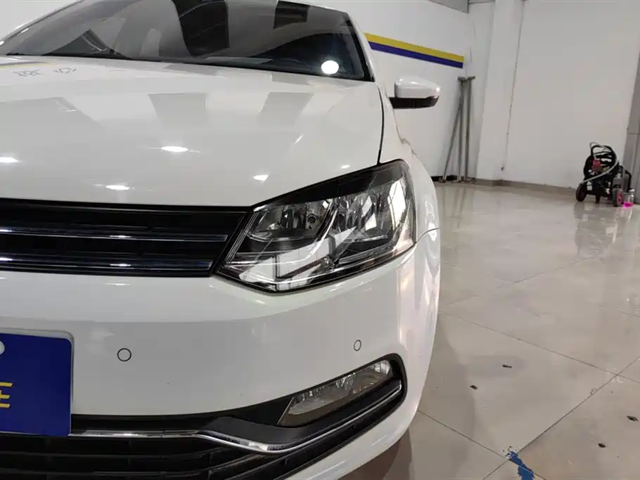 Volkswagen Polo 2016 1.6L Automatic Luxury фото 5