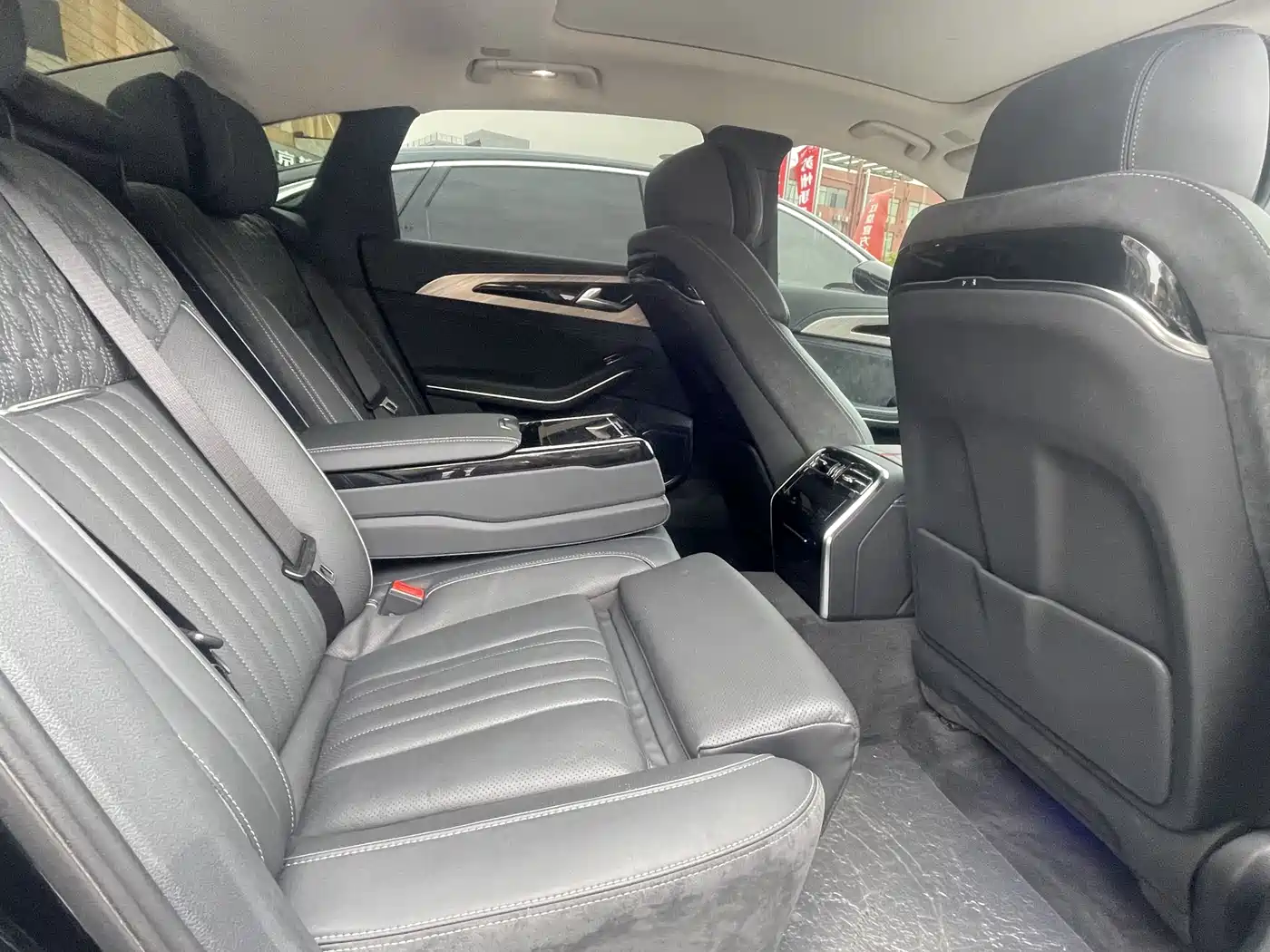 Hongqi H9 2022 2.0T Smart Connect Flag Smooth Edition фото 15