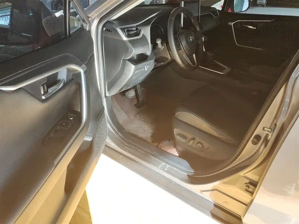 Toyota RAV4 Rongfang 2022 2.0L CVT 2WD Trend Plus Edition фото 15