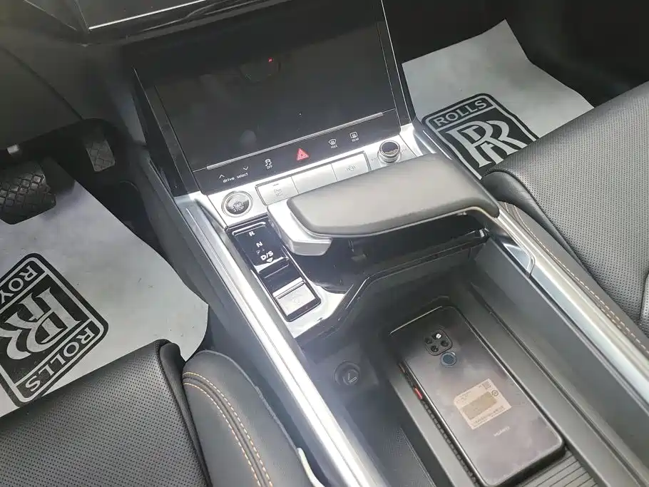 Фото 16 - Audi e-tron