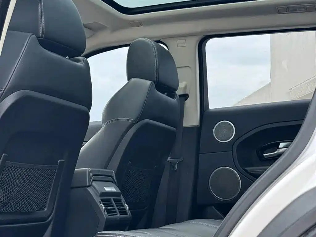 Land Rover Range Rover Evoque 2015 2.0T 5-Door Dynamic Edition фото 16