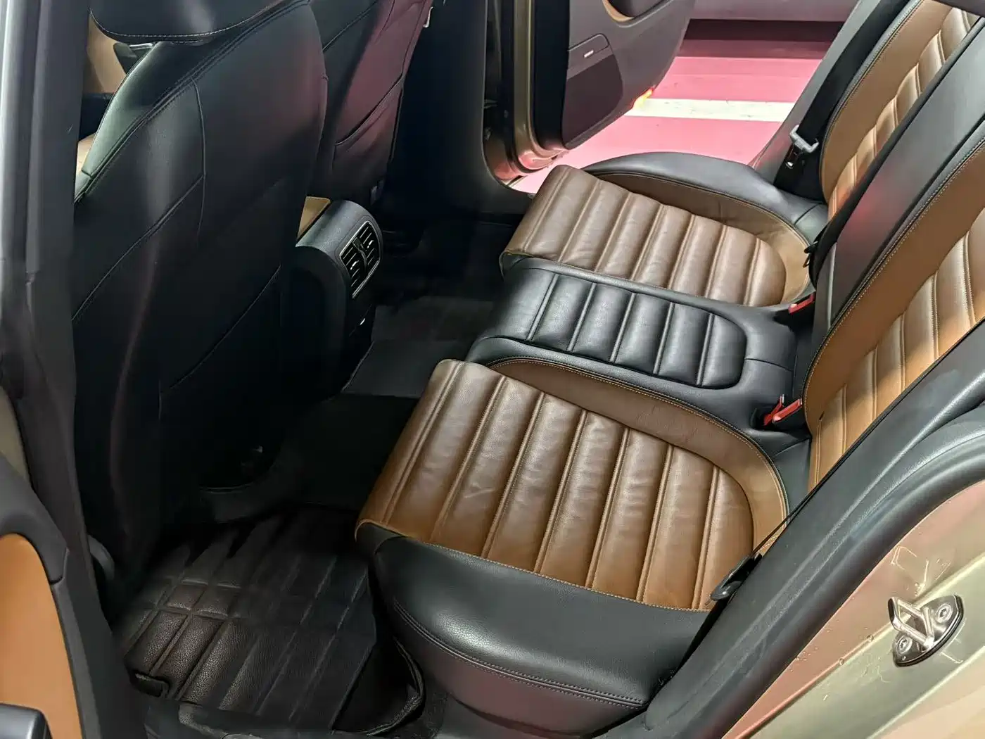 Volkswagen FAW-Volkswagen CC 2015 2.0TSI Luxury фото 5