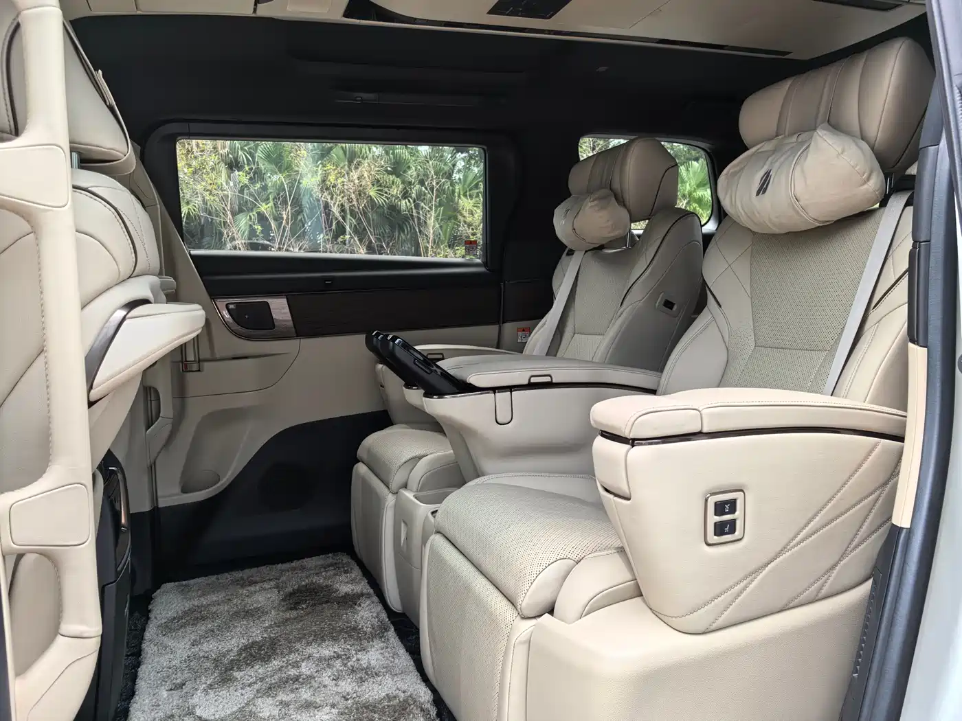 Toyota Alphard 2024 Hybrid 2.5L Ultimate Enjoyment Edition фото 6