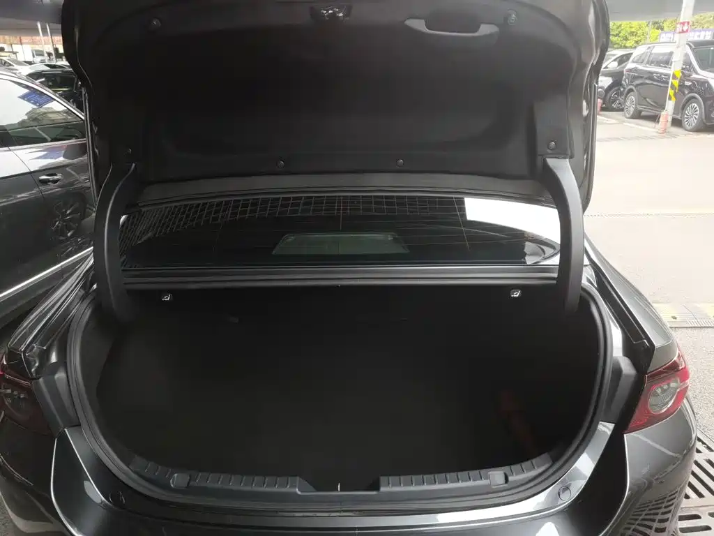 Фото 15 - Mazda Mazda 3