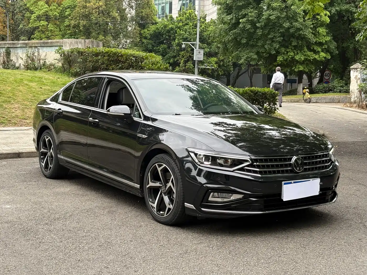 Volkswagen Magotan 2023 Model 2 Million Commemorative Edition 330TSI DSG Luxury фото 3