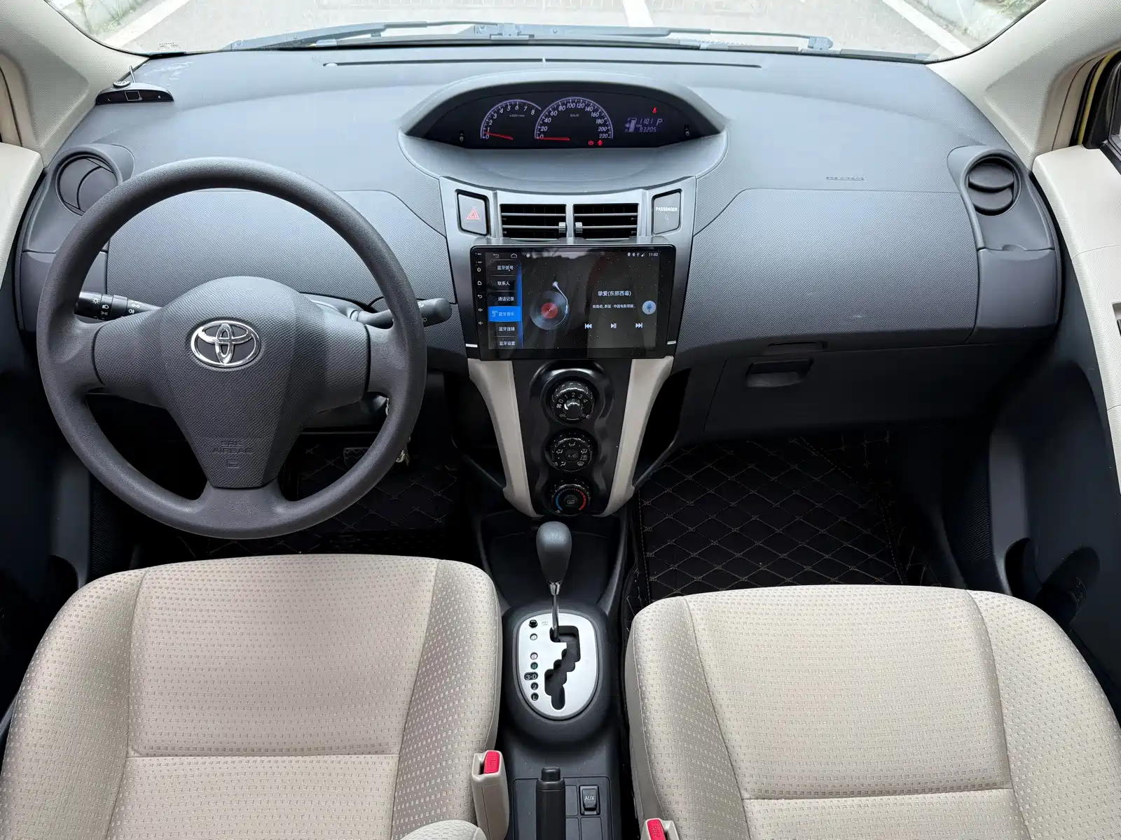Photo 7 - Toyota Yaris