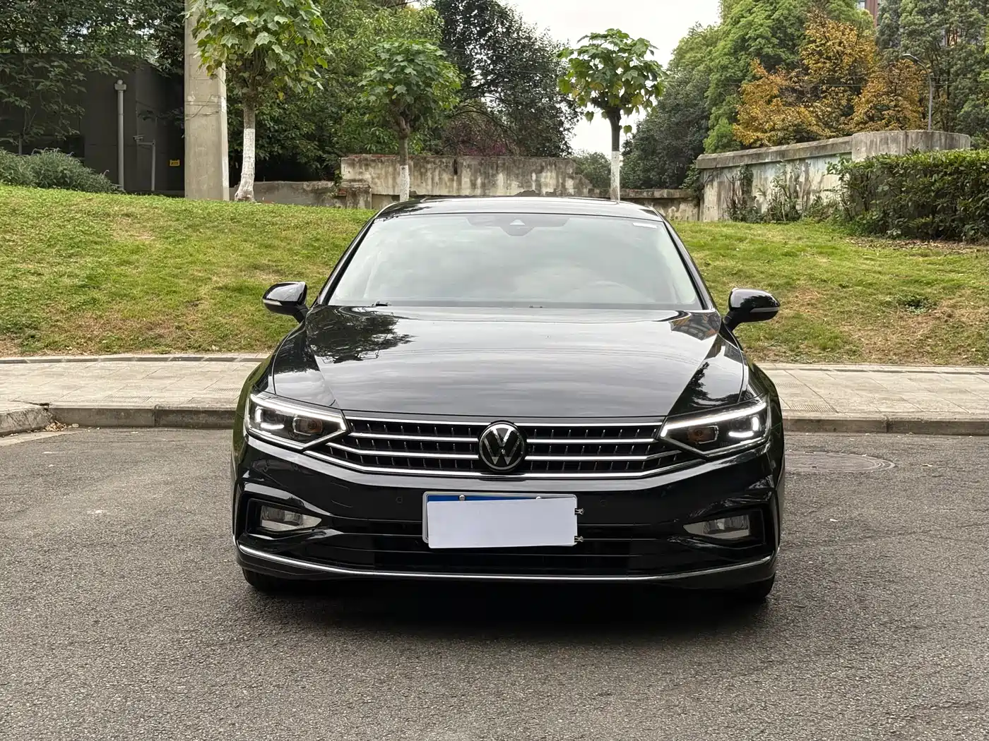 Volkswagen Magotan 2023 Model 2 Million Commemorative Edition 330TSI DSG Luxury фото 2