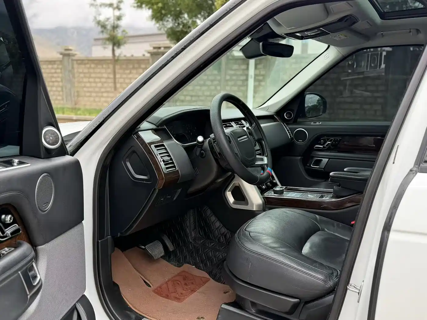 Photo 4 - Land Rover Range Rover