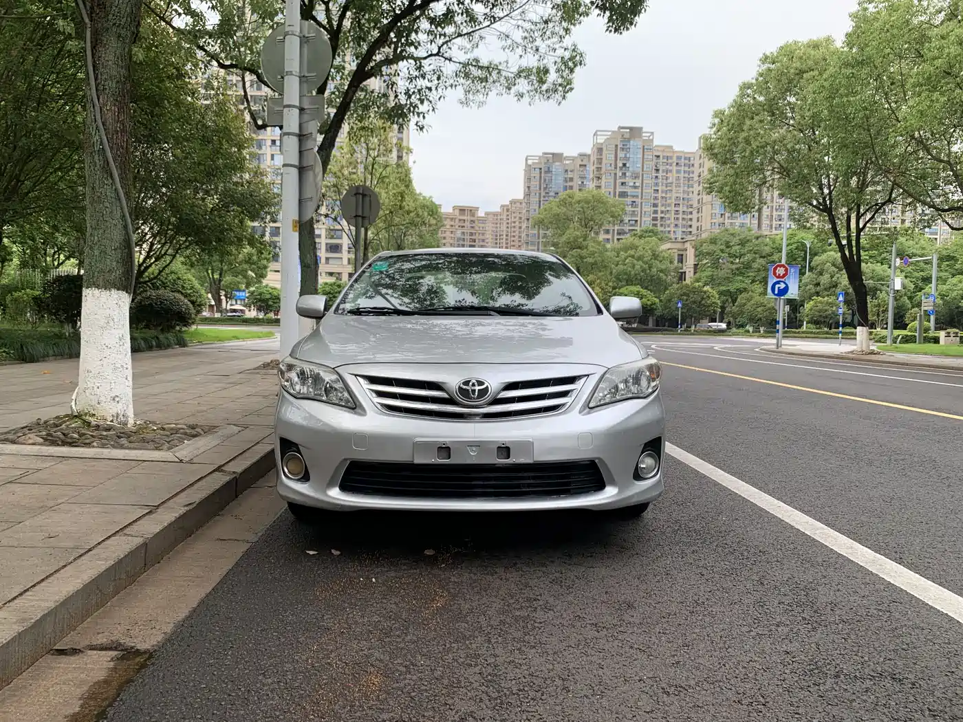 Toyota Corolla 2011 Model 1.8L CVT GLX-i фото 2
