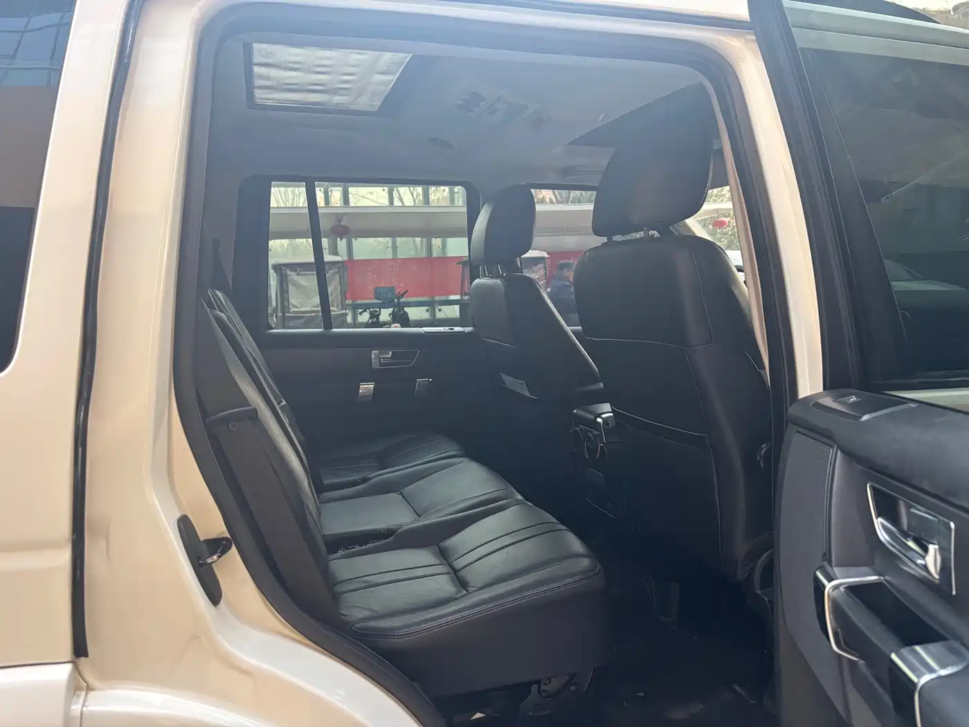 Land Rover Discovery 2013 3.0 SDV6 HSE Diesel фото 16