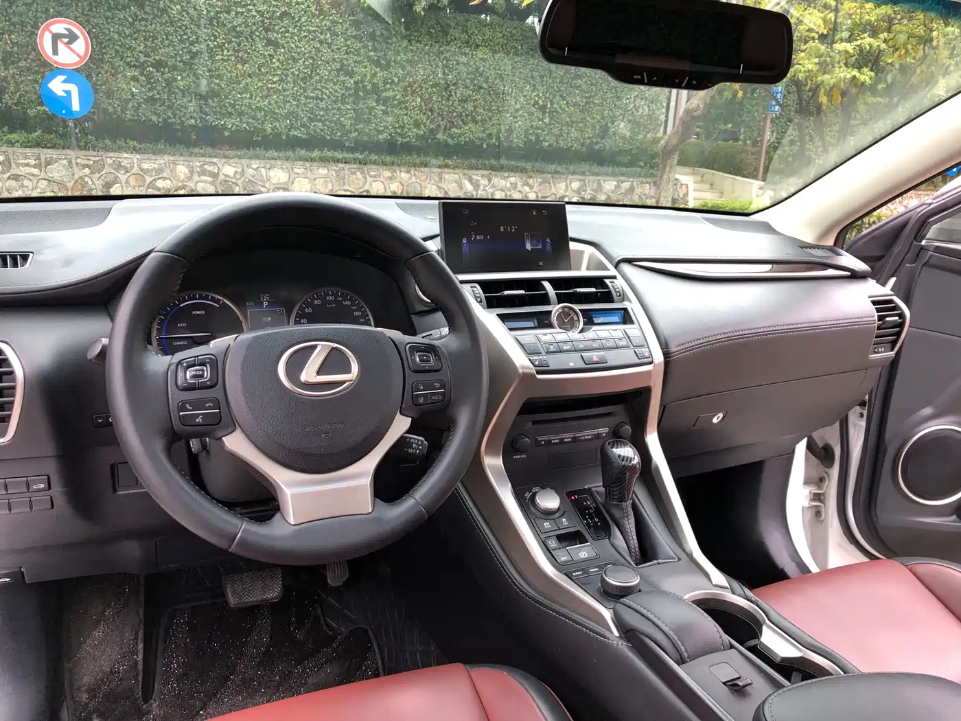 Lexus NX 2015 300h AWD F SPORT фото 14