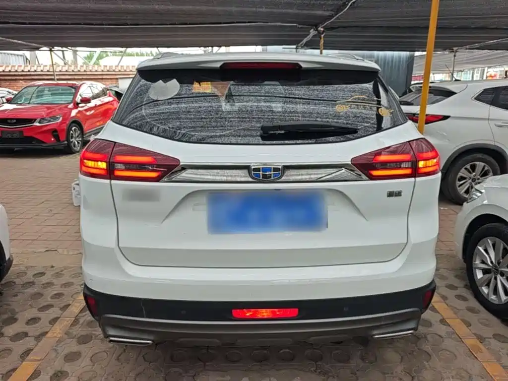 Фото 6 - Geely Atlas