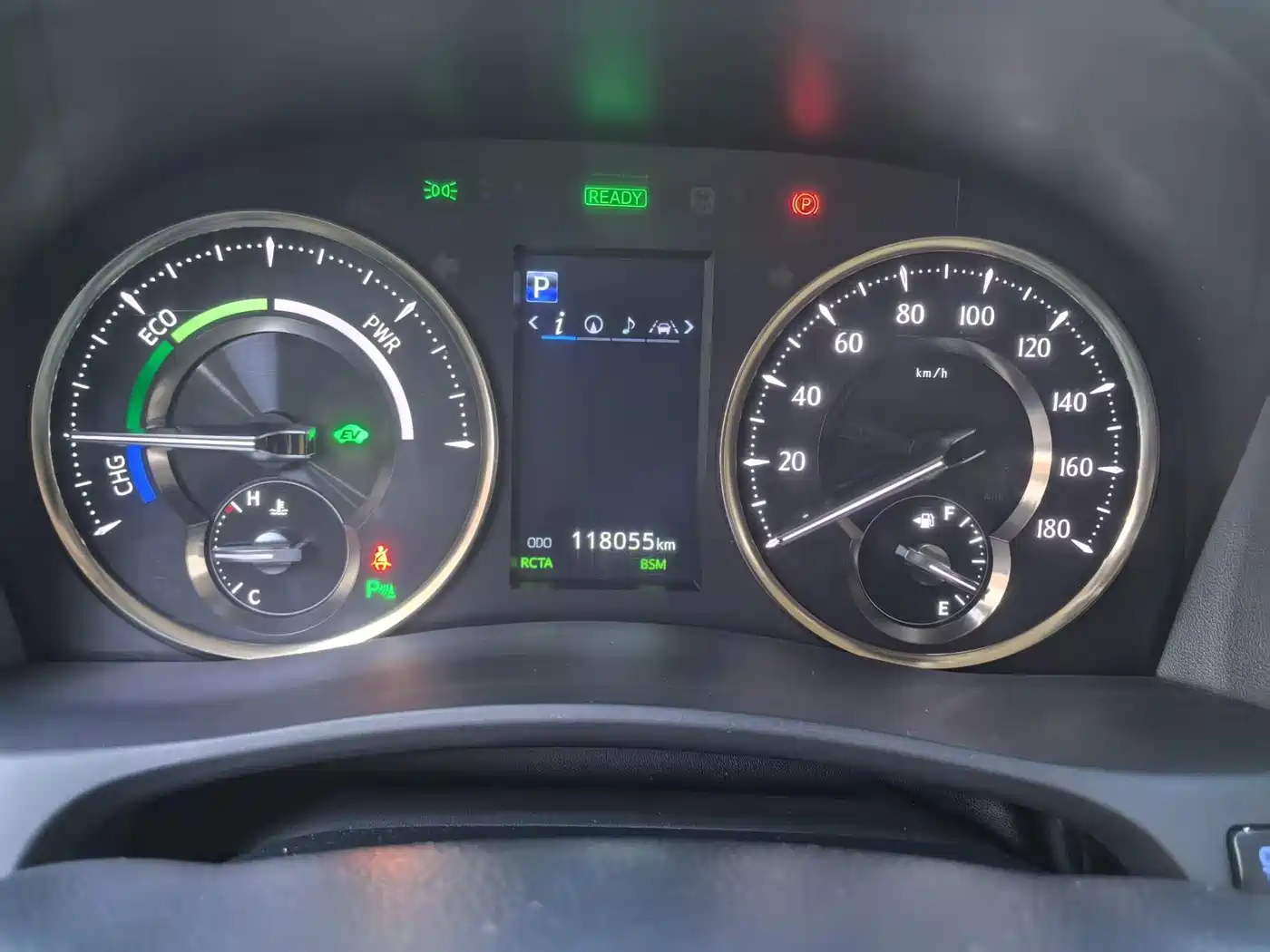 Toyota Alphard 2019 Hybrid 2.5L Luxury фото 21